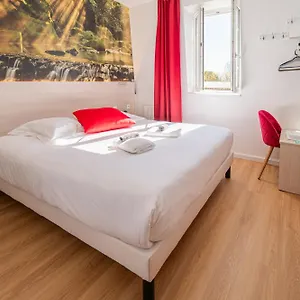 https://hotel-de-la-mairie.inbrittany.com