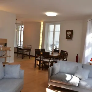 https://face-au-palais-des-papes.aixenprovencehotels.org